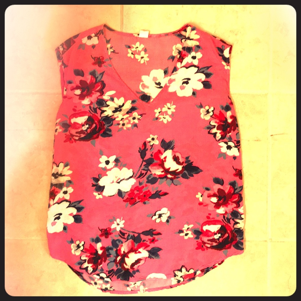 Old Navy pink, floral, sleeveless, v-neck blouse.